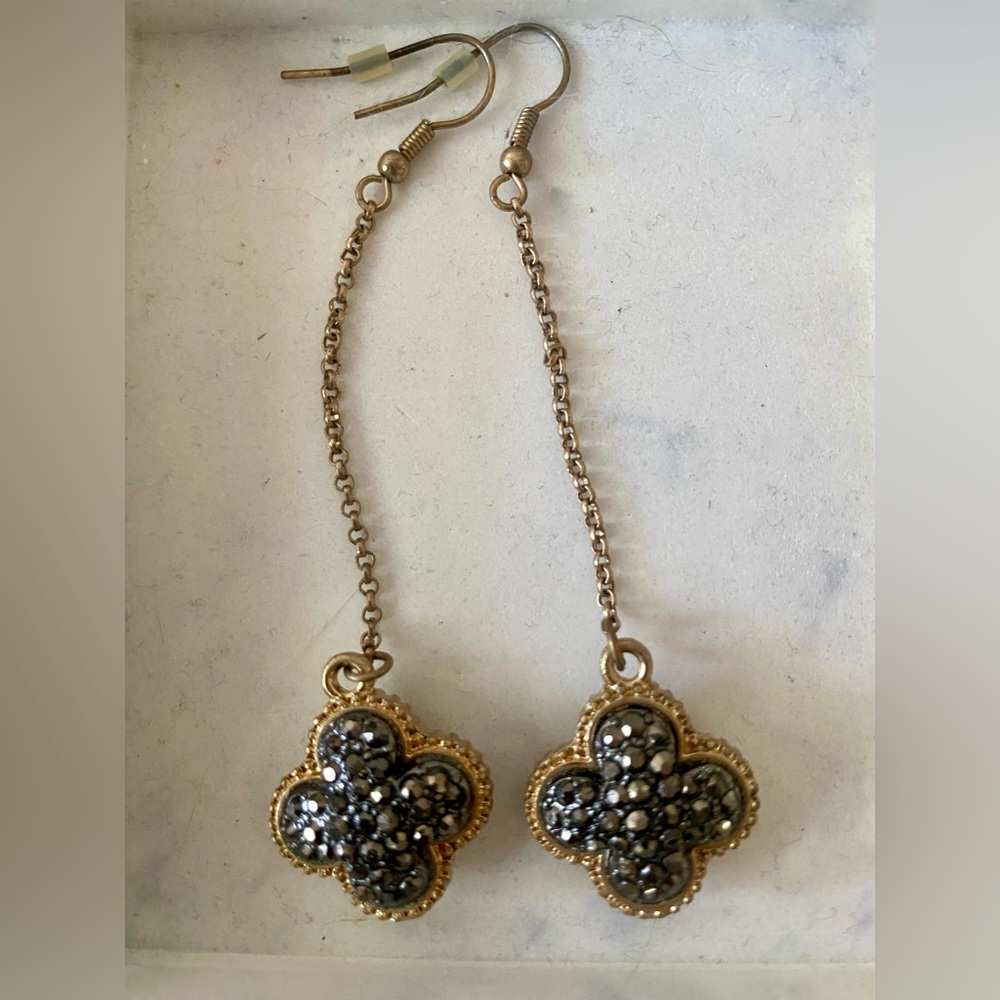 Dangle clover earrings
